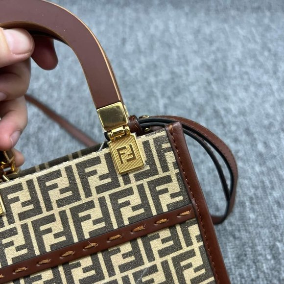 100% Authentic Fendi Shoulder Bag - Picture 6 of 16